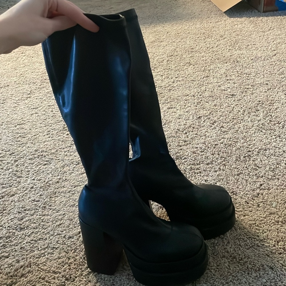 Steve Madden platform boots cypress black
